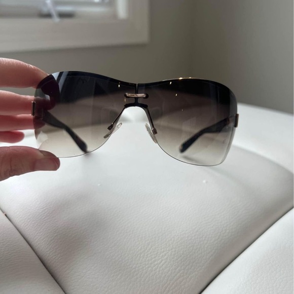 Jimmy Choo Sunglasses with case - Picture 3 of 5